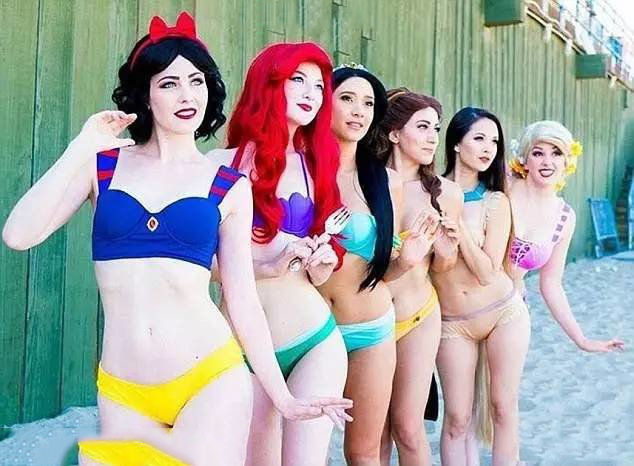 Секси!  Бренд за костими за капење е специјализиран за лансирање на серијата бикини Disney Princess