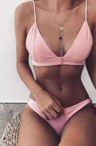 How to choose a swimsuit for a little breasted girl? Girls with small  breasts are suitable for certain swimsuits?